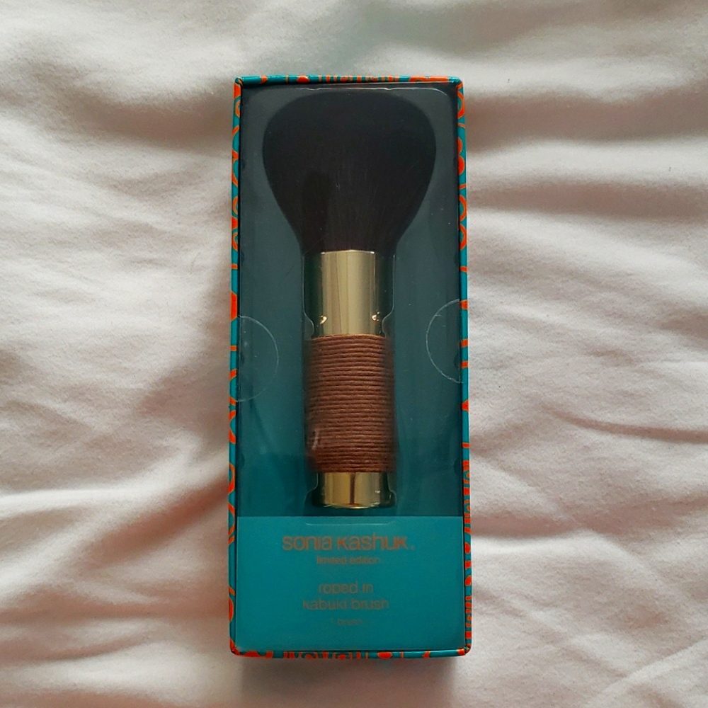 Kabuki brush